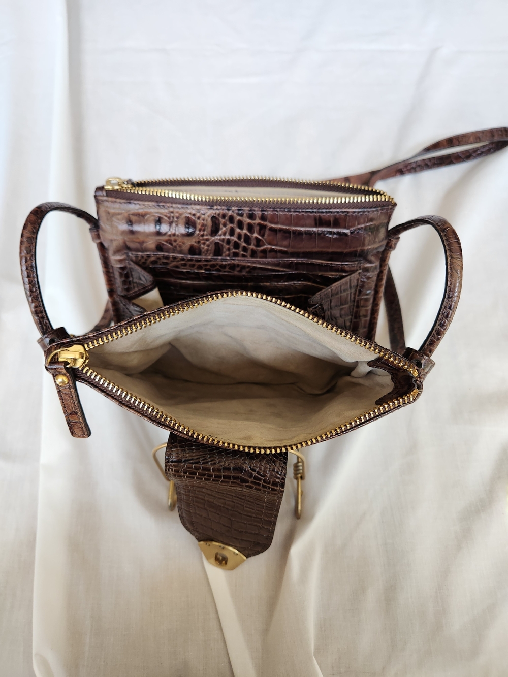 Brahmin "Mojito" Pecan Brown Croc-Embossed Leather Crossbody with Gold Hardware - Picture 7 of 10